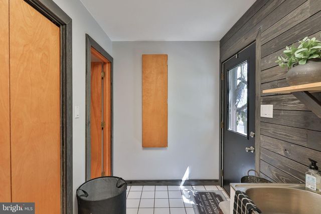337 WOODLINE RD, Nazareth, PA 18064