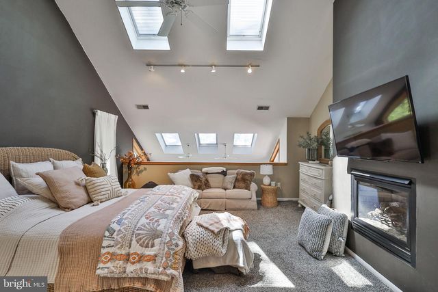 337 WOODLINE RD, Nazareth, PA 18064