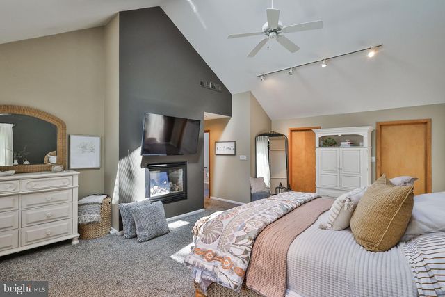 337 WOODLINE RD, Nazareth, PA 18064