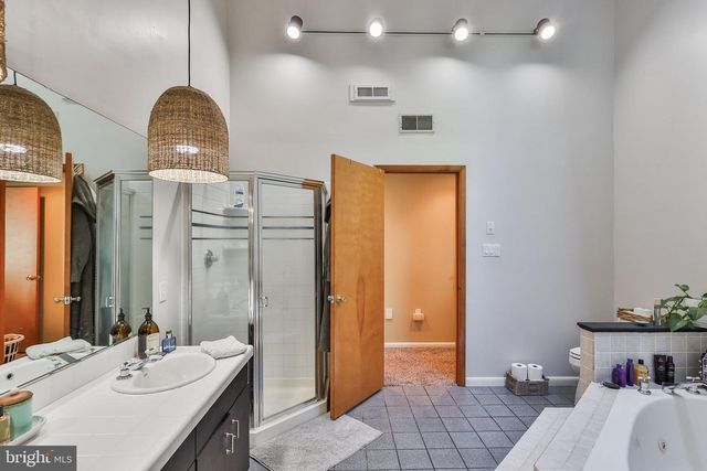 337 WOODLINE RD, Nazareth, PA 18064