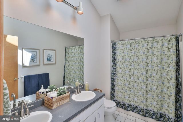 337 WOODLINE RD, Nazareth, PA 18064