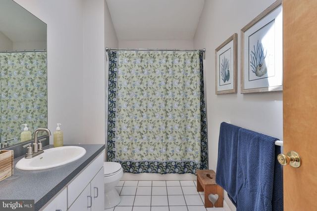 337 WOODLINE RD, Nazareth, PA 18064