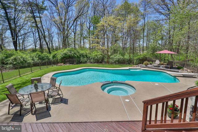 337 WOODLINE RD, Nazareth, PA 18064