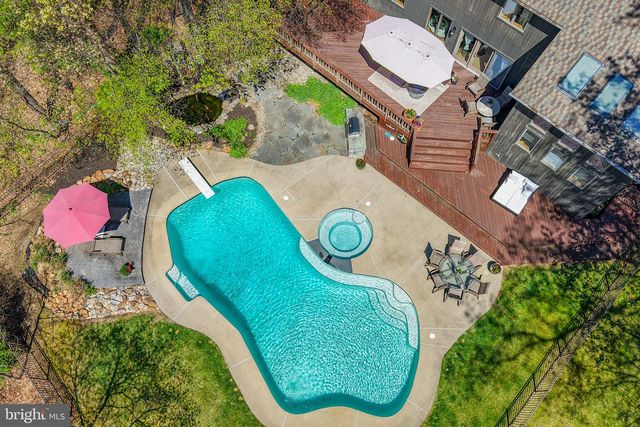337 WOODLINE RD, Nazareth, PA 18064
