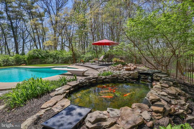 337 WOODLINE RD, Nazareth, PA 18064