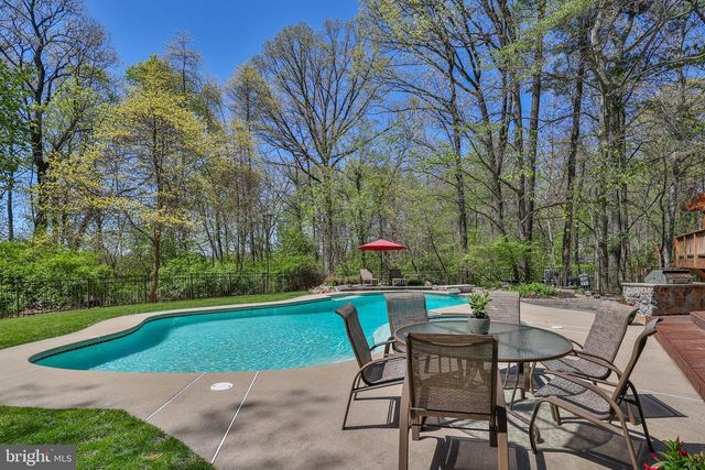 337 WOODLINE RD, Nazareth, PA 18064