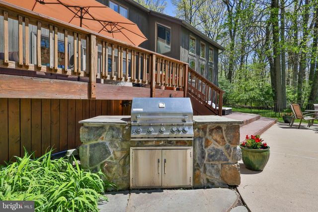 337 WOODLINE RD, Nazareth, PA 18064