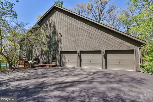 337 WOODLINE RD, Nazareth, PA 18064