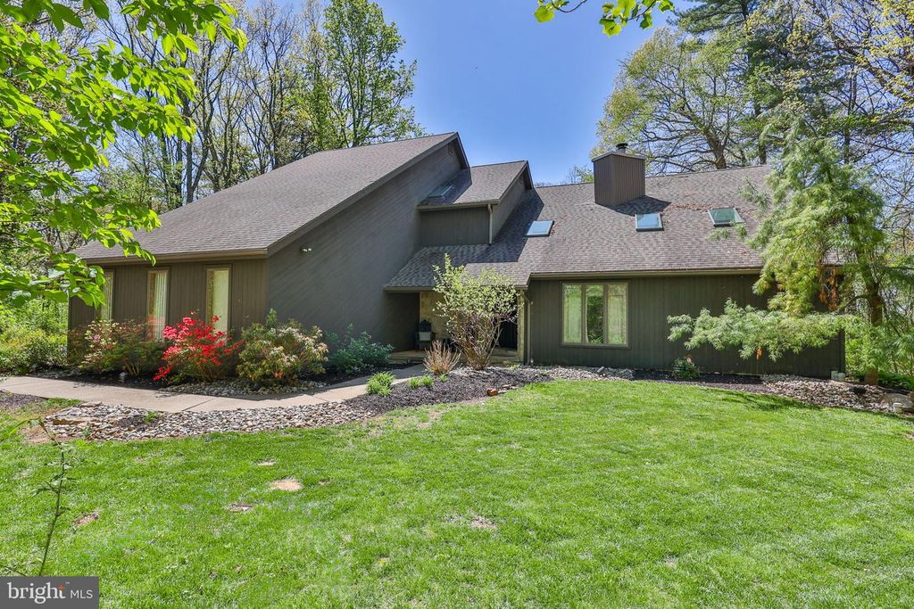 337 WOODLINE RD, Nazareth, PA 18064