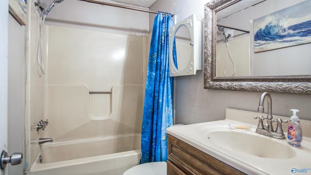 204 Prospect Drive SW, Hartselle, AL 35640