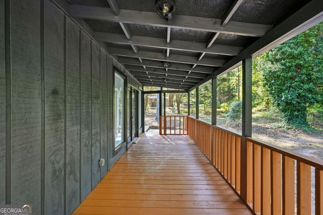 210 Rosewood Drive, Fayetteville, GA 30214