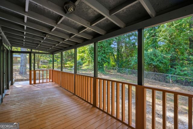 210 Rosewood Drive, Fayetteville, GA 30214