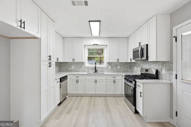 210 Rosewood Drive, Fayetteville, GA 30214