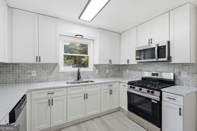 210 Rosewood Drive, Fayetteville, GA 30214