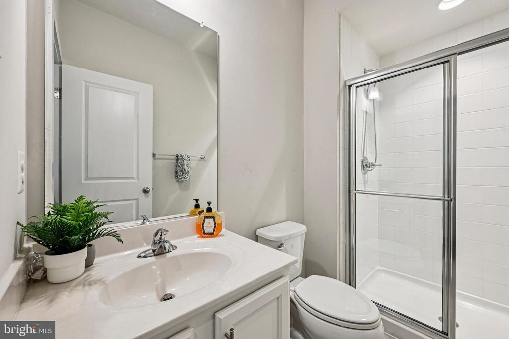 Image 11 of property listing at 3321 STONE BARN DR, Frederick, MD 21704