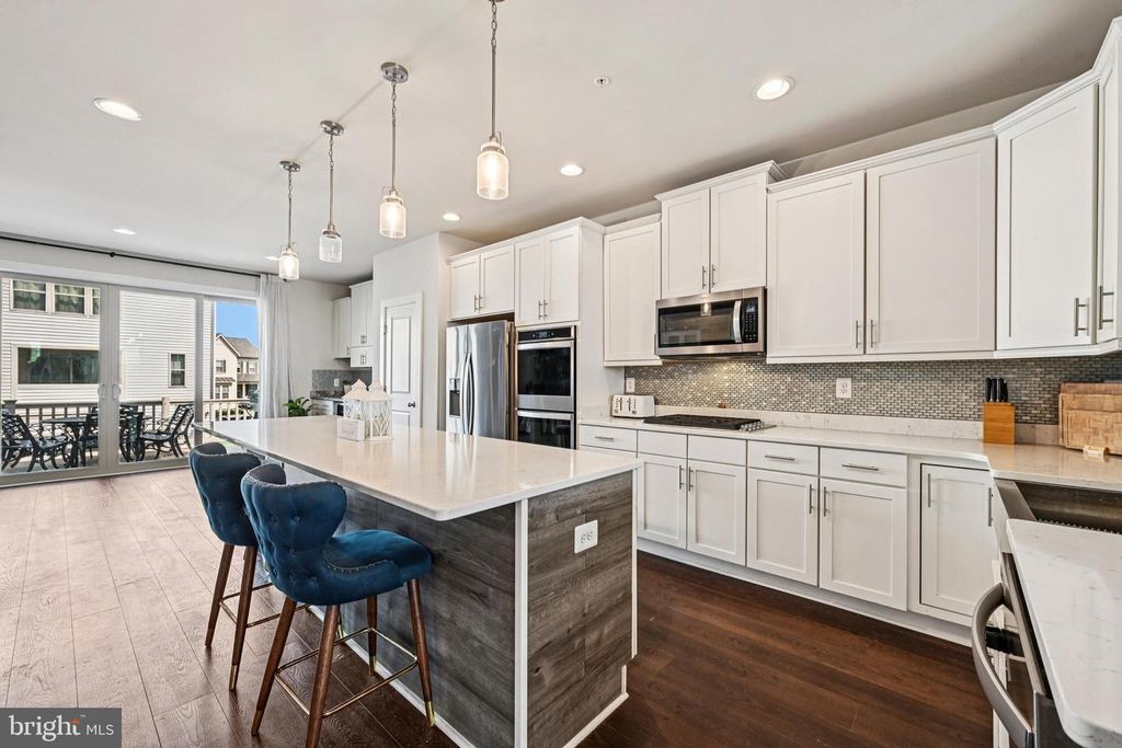 Image 3 of property listing at 3321 STONE BARN DR, Frederick, MD 21704