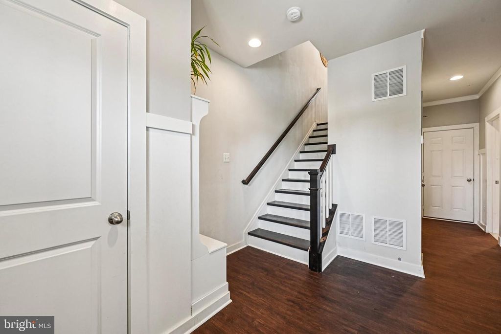 Image 8 of property listing at 3321 STONE BARN DR, Frederick, MD 21704