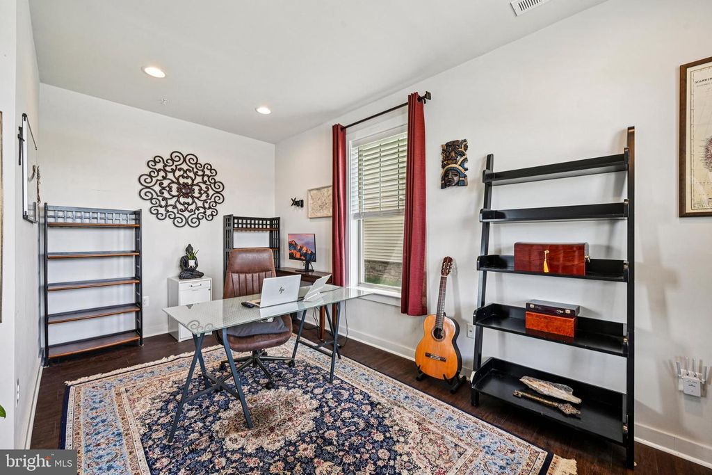 Image 9 of property listing at 3321 STONE BARN DR, Frederick, MD 21704