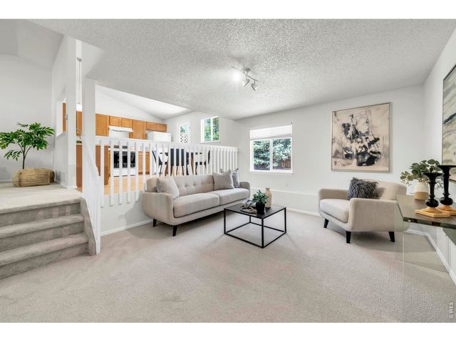 1106 Red Oak Dr, Longmont, CO 80504
