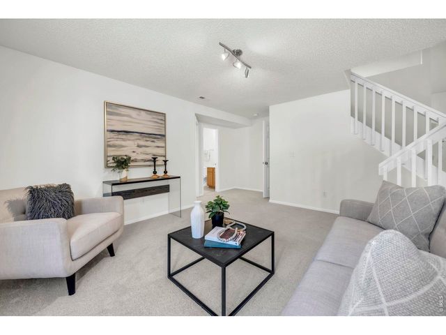 1106 Red Oak Dr, Longmont, CO 80504
