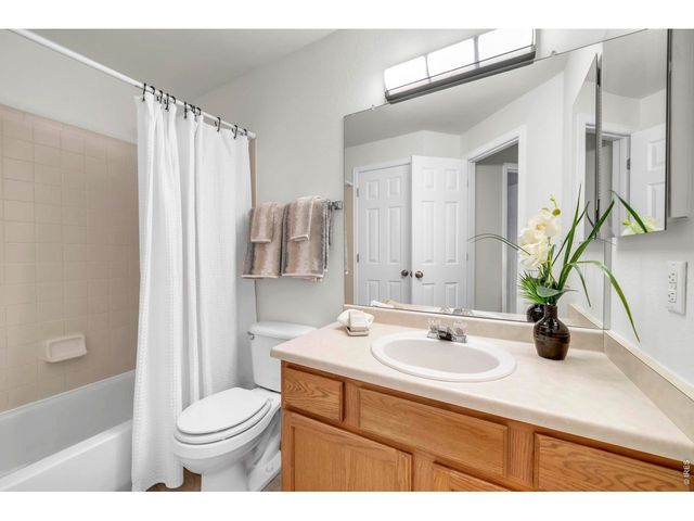 1106 Red Oak Dr, Longmont, CO 80504