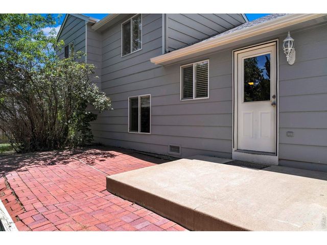 1106 Red Oak Dr, Longmont, CO 80504