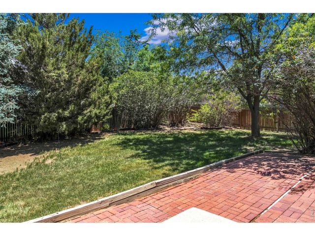 1106 Red Oak Dr, Longmont, CO 80504
