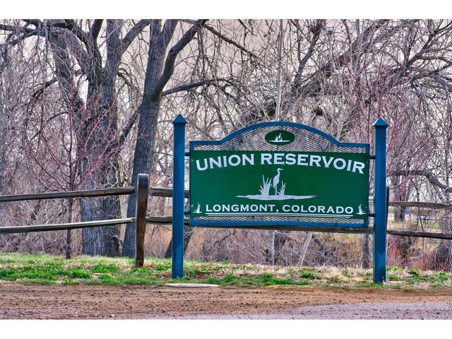 1106 Red Oak Dr, Longmont, CO 80504