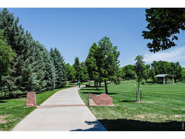 1106 Red Oak Dr, Longmont, CO 80504