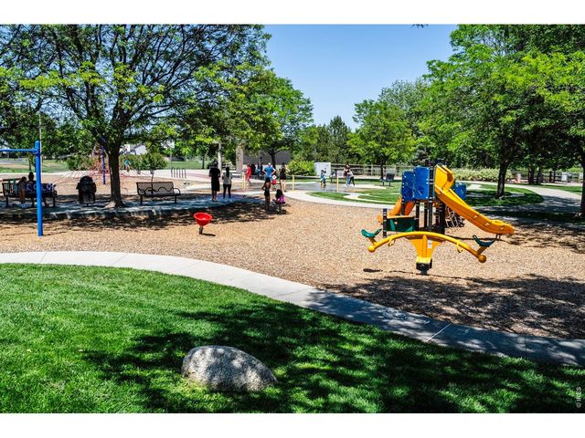1106 Red Oak Dr, Longmont, CO 80504