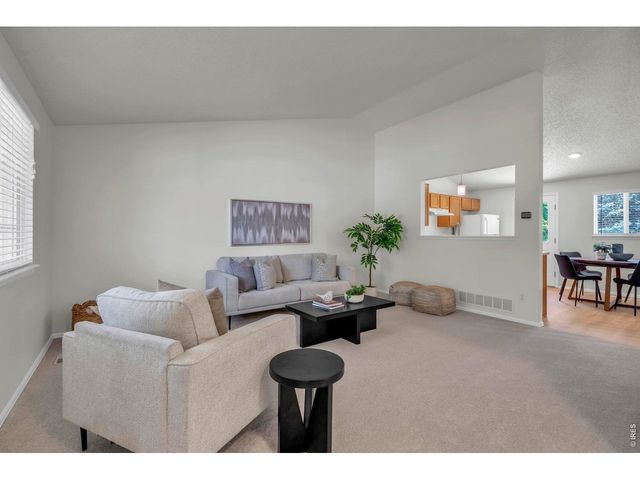 1106 Red Oak Dr, Longmont, CO 80504