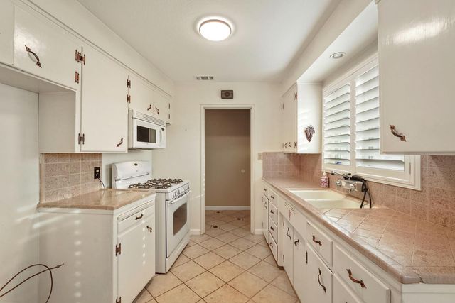 1007 Cardinal St, Lodi, CA 95240