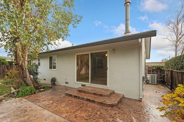 1007 Cardinal St, Lodi, CA 95240