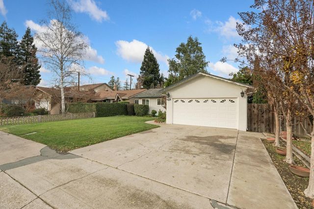 1007 Cardinal St, Lodi, CA 95240