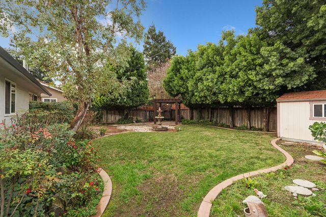 1007 Cardinal St, Lodi, CA 95240