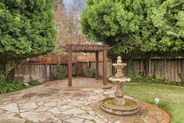 1007 Cardinal St, Lodi, CA 95240