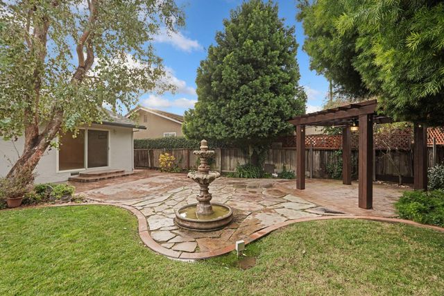 1007 Cardinal St, Lodi, CA 95240