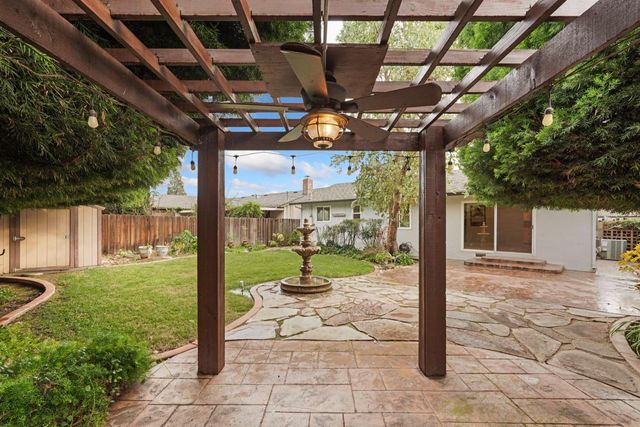 1007 Cardinal St, Lodi, CA 95240