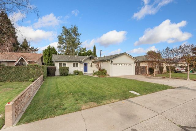 1007 Cardinal St, Lodi, CA 95240