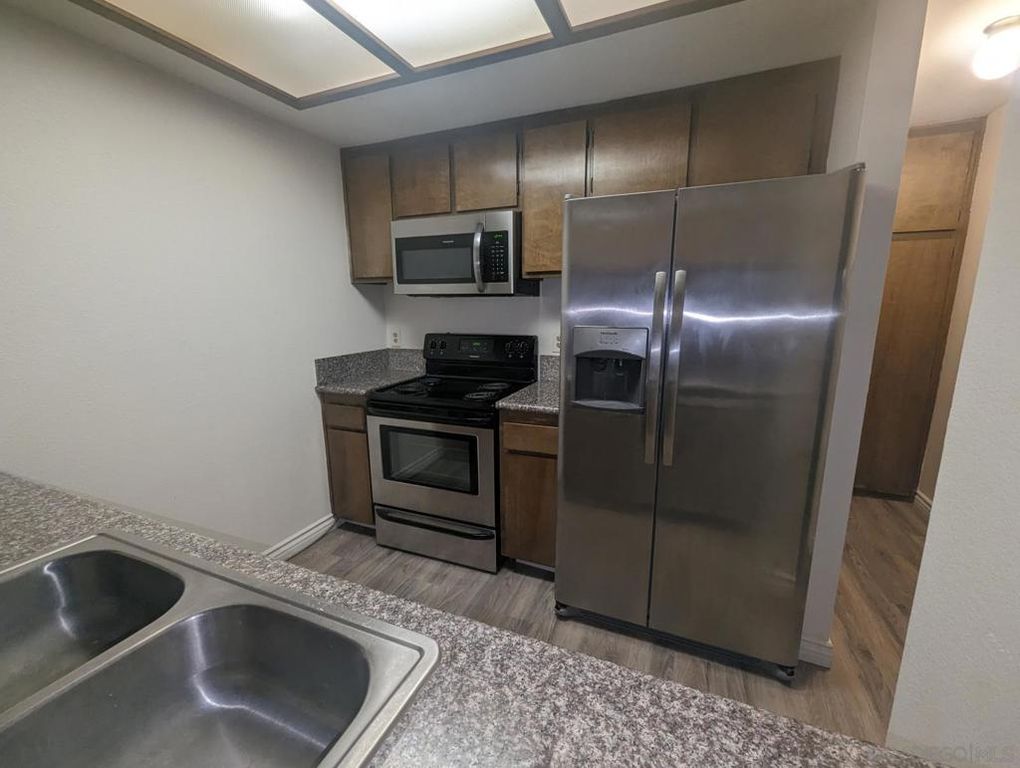 Image 6 of property listing at 7845 Golfcrest Dr 21, San Diego, CA 92119