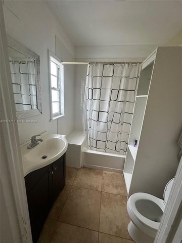 2816 Pine Tree Dr, Miami Beach, FL 33140