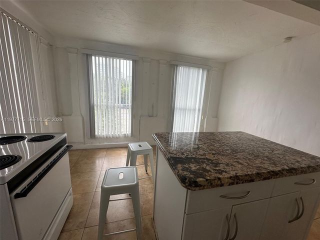 2816 Pine Tree Dr, Miami Beach, FL 33140