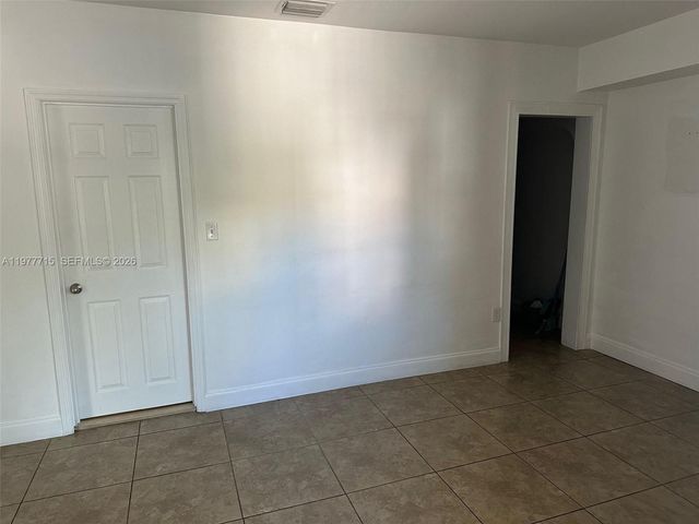 2816 Pine Tree Dr, Miami Beach, FL 33140