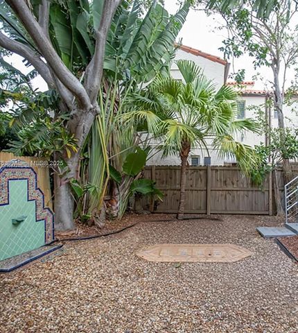 2816 Pine Tree Dr, Miami Beach, FL 33140