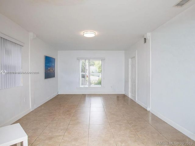 2816 Pine Tree Dr, Miami Beach, FL 33140