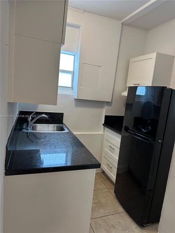 2816 Pine Tree Dr, Miami Beach, FL 33140