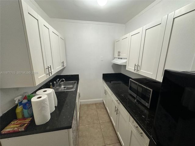 2816 Pine Tree Dr, Miami Beach, FL 33140