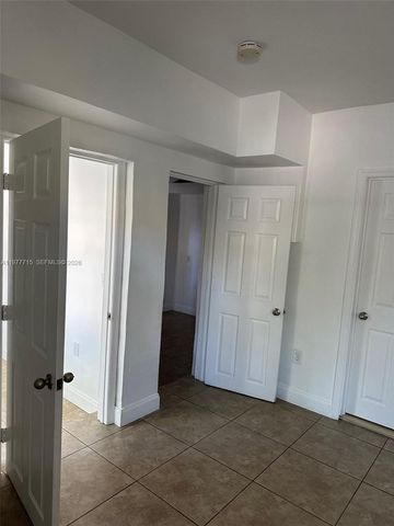 2816 Pine Tree Dr, Miami Beach, FL 33140