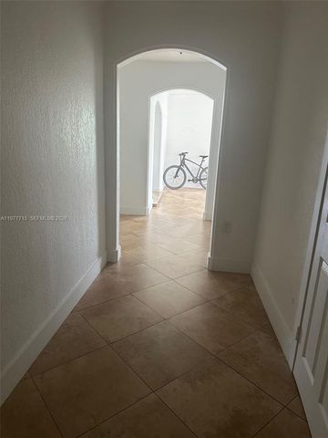 2816 Pine Tree Dr, Miami Beach, FL 33140