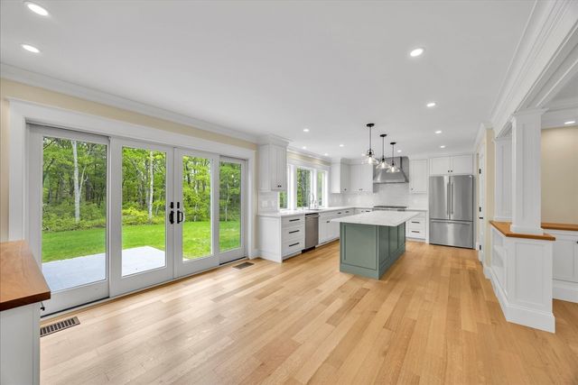 100 Spy Glass Hill Rd, Barnstable, MA 02630